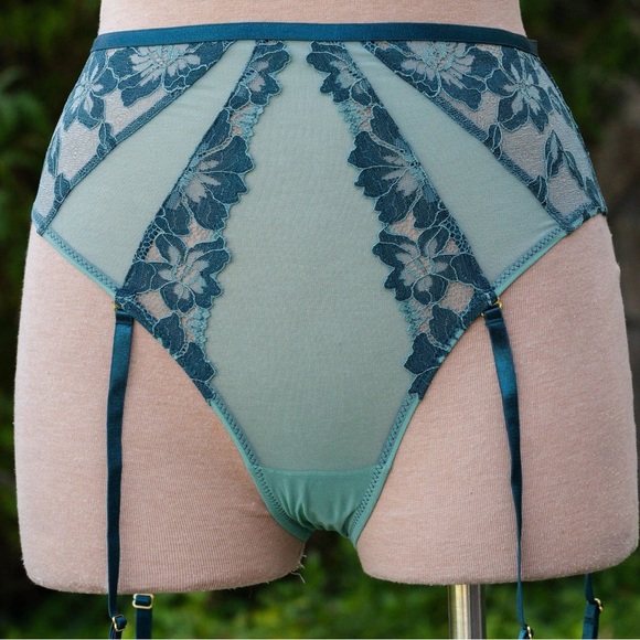 *NWT* Mentionables / Lace & Mesh High Waist Garter Panty / Garden Green / 1X - Picture 8 of 13
